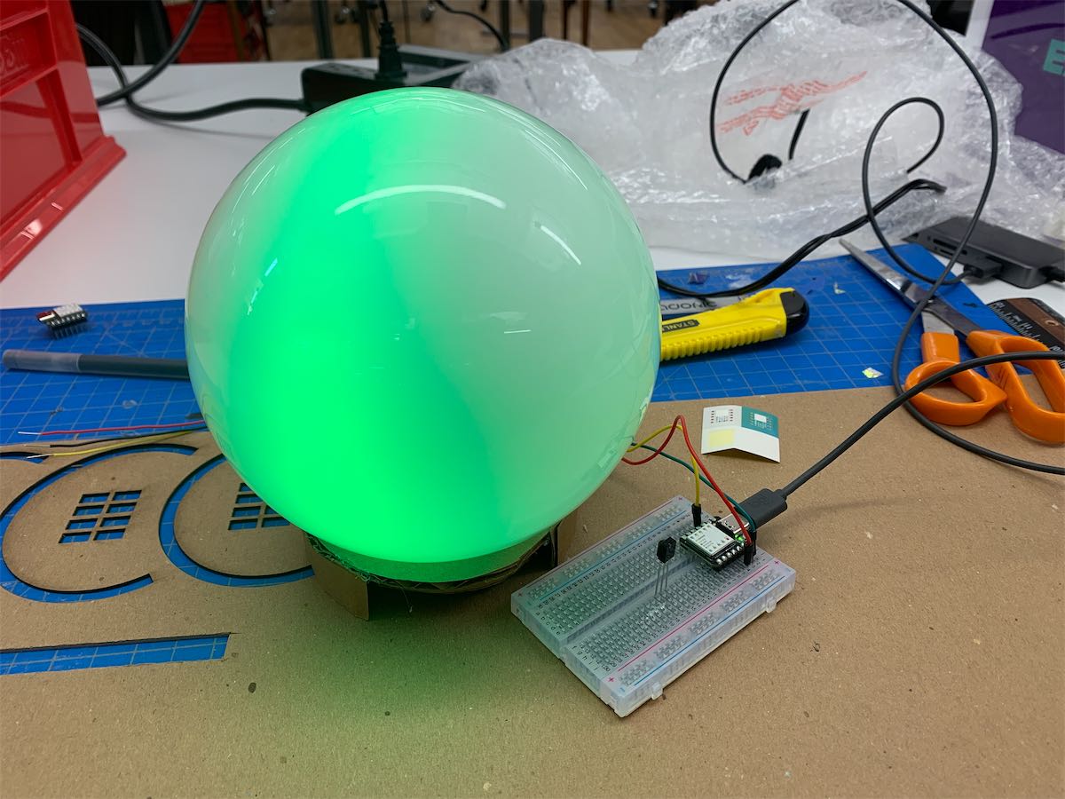 led in green only light up a straight line on the globe shade